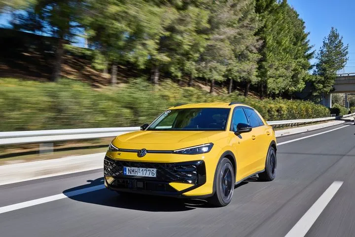 Πρώτη επαφή με το νέο VW T-Roc- Το δημοφιλές SUV έγινε καλύτερο για να συνεχίσει την εντυπωσιακή εμπορική πορεία