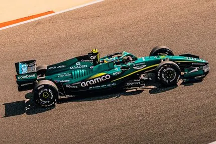 Αλόνσο για τα μονοθέσια του 2026: "Μπορεί να τα οδηγήσει και ο σεφ μας στις γρήγορες στροφές"