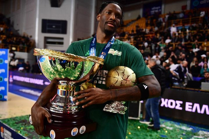 Ο Χέιζ-Ντέιβις, οι δυο Έλληνες και ο σμπάρος του Παναθηναϊκού για τα πολλά πράσινα τρυγόνια