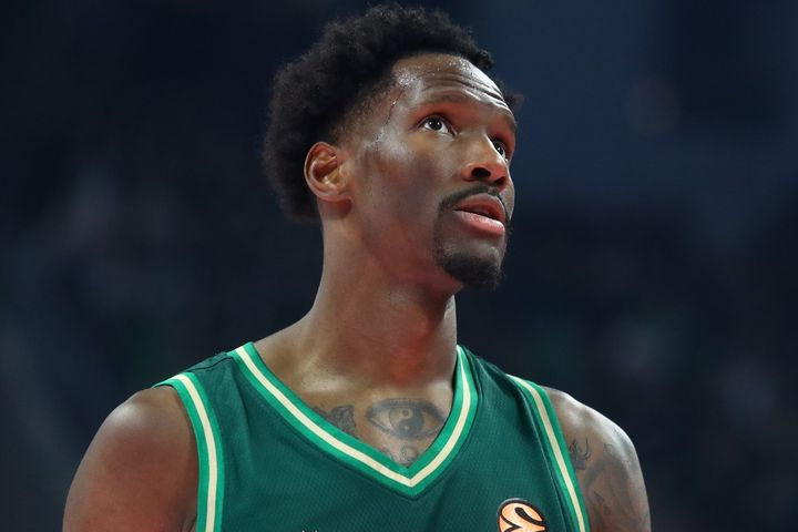 Ο Χέιζ-Ντέιβις πήγε να το γυρίσει μόνος του, όμως έχασε το τρίποντο της νίκης: Αυτός ήταν ο συγκλονιστικός απολογισμός του