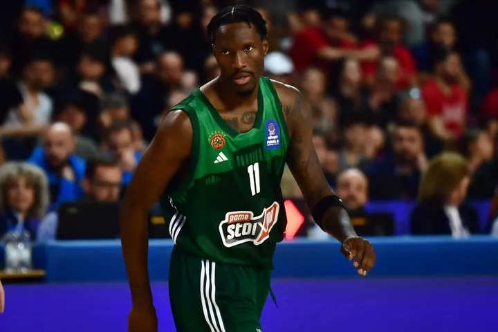 Αυτά έκανε ο ηγέτης Χέιζ-Ντέιβις στο πρώτο του ντέρμπι κόντρα στον Ολυμπιακό