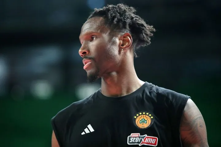 Ο Χέιζ-Ντέιβις με κλασική μουσική και στο Telekom Center Athens