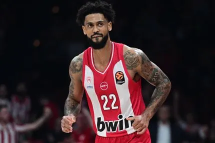 Διάστρεμμα ο Τάιλερ Ντόρσεϊ - Με 10+1 ο Ολυμπιακός στη Θεσσαλονίκη