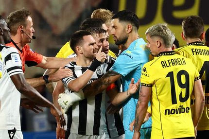 Ένταση μεταξύ των παικτών του Άρη και του ΠΑΟΚ στο "Κλ. Βικελίδης" στις καθυστερήσεις του ντέρμπι της Θεσσαλονίκης