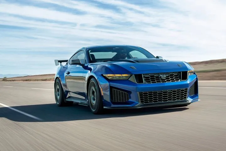 Γεννημένη στην πίστα, η Dark Horse SC είναι η κορυφαία Mustang εκεί έξω