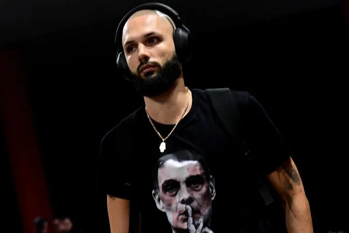 Ολυμπιακός: Το μήνυμα ενότητας του Φουρνιέ φορώντας μπλούζα Μπαρτζώκα