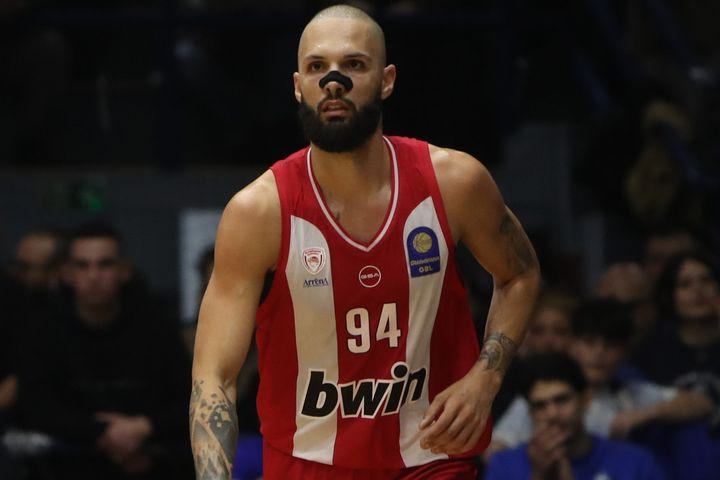 Αφηνιασμένος στο Ιβανώφειο ο Φουρνιέ, υπέγραψε με 30άρα το διπλό του Ολυμπιακού κόντρα στον Ηρακλή