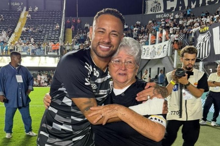 Ο Νεϊμάρ πραγματοποίησε το όνειρο ηλικιωμένης θαυμάστριάς του και συγκίνησε με τη χειρονομία του