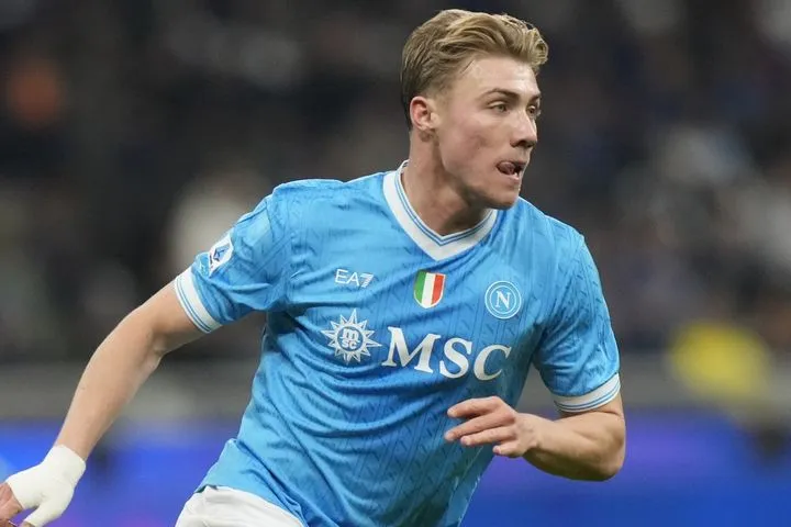 Τζένοα – Νάπολι 2-3: Οι παρτενοπέι απέδρασαν από το Λουίτζι Φεράρις με πέναλτι στο 95′