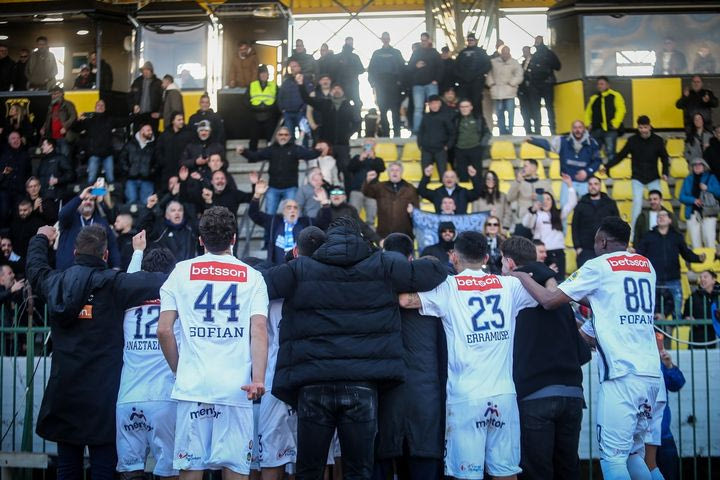 Ηρακλής: Η αποθέωση των παικτών από τους οπαδούς τους μετά απο την εξασφάλιση της ανόδου στη μεγάλη κατηγορία