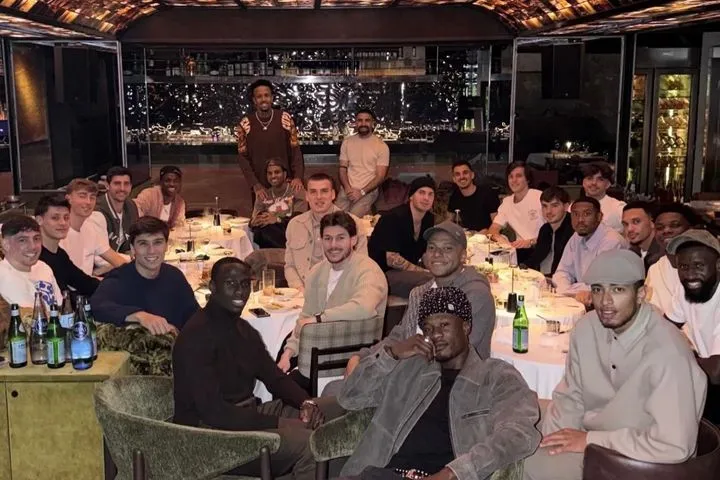 Ρεάλ Μαδρίτης: Εμπαπέ και Βινίσιους κάλεσαν όλη την ομάδα σε δείπνο συσπείρωσης – Η απουσία που συζητήθηκε