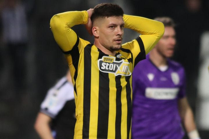 Ο Στρακόσα έπιασε το πέναλτι του Γιακουμάκη, δοκάρι ο Γιόβιτς στο 90+4' και ισοπαλία πρωτιάς για την ΑΕΚ