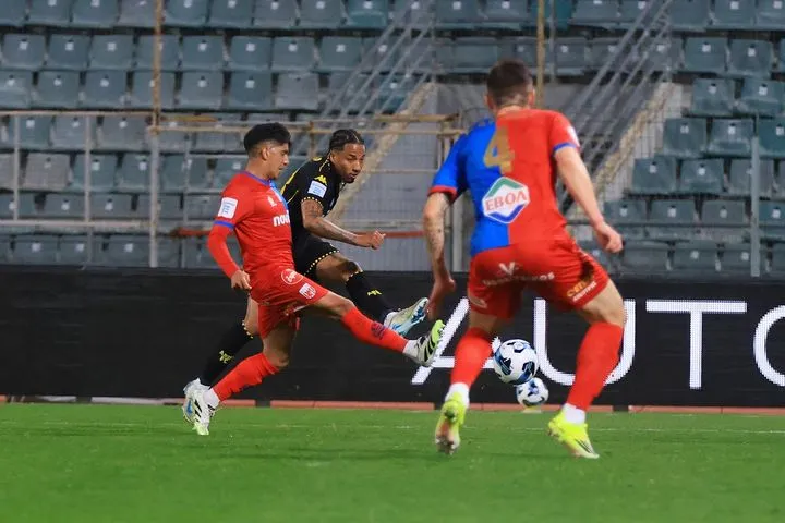 Ο Άρης έκανε το 1-0 κόντρα στον Βόλο με αυτογκόλ του Κάργα από υπέροχη παράλληλη σέντρα του Ντουντού