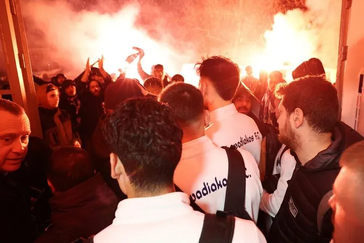 Το VIDEO του SPORT24 με τους φίλους του Λεβαδειακού που τραγουδούν παρά τον αποκλεισμό από τον ΟΦΗ