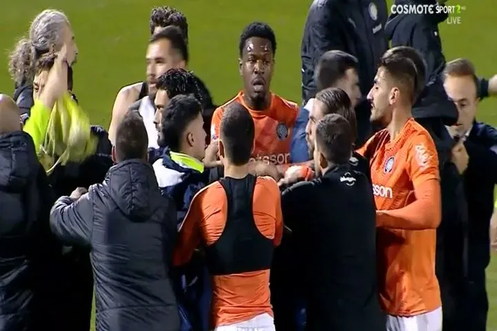 Λεβαδειακός – ΟΦΗ: Ένταση μεταξύ των παικτών μετά το τέλος του αγώνα