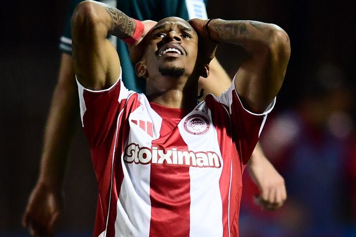 Ξανά στο μηδέν ο Ολυμπιακός: Πέταξε κι άλλους βαθμούς, απέναντι στον ηρωικό Λεβαδειακό των δέκα παικτών