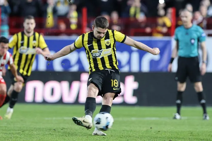 Ο Μαρίν κλείδωσε το διπλό της ΑΕΚ με εκτέλεση πέναλτι που κέρδισε ο Κοϊτά, με την παράβαση να δίνεται μετά από on-field review