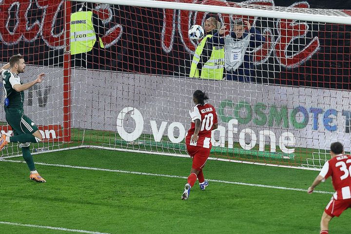 Ολυμπιακός – Παναθηναϊκός: Η ασύλληπτη χαμένη ευκαιρία του Μαρτίνς μπροστά από το τέρμα του Λαφόν