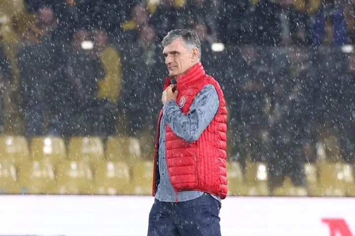 ΑΕΚ – Ολυμπιακός: Ο Μεντιλίμπαρ αποδοκιμάστηκε έντονα στην αναγνωριστική του βόλτα στην Allwyn Arena