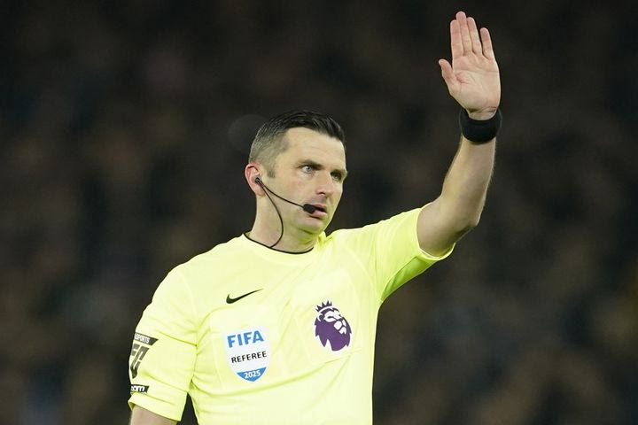 Λεβερκούζεν – Ολυμπιακός: Ο Άγγλος elite διαιτητής Μάικλ Όλιβερ σφυρίζει στη ρεβάνς των playoffs του Champions League