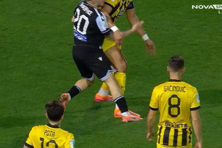 Το πέναλτι που κέρδισε ο ΠΑΟΚ για μαρκάρισμα του Μουκουντί στον Ζαφείρη