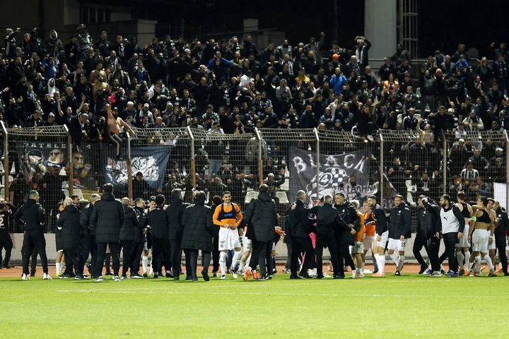 ΟΦΗ: Το VIDEO του SPORT24 με τους οπαδούς των Κρητικών που έγιναν “ένα” με τους παίκτες