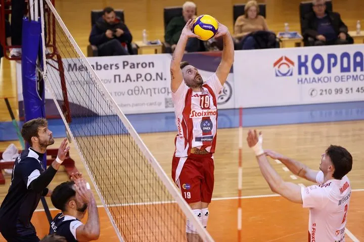 Ο Φλοίσβος έκανε την έκπληξη απέναντι στον Ολυμπιακό, άνετες προκρίσεις στα προημιτελικά του Κυπέλλου βόλεϊ ανδρών για Παναθηναϊκό και ΠΑΟΚ