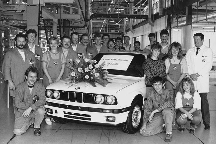 Ταξίδι στο χρόνο: Το εργοστάσιο της BMW στο Ρέγκενσμπουργκ γιορτάζει την 40ή επέτειό του με ρεκόρ παραγωγής