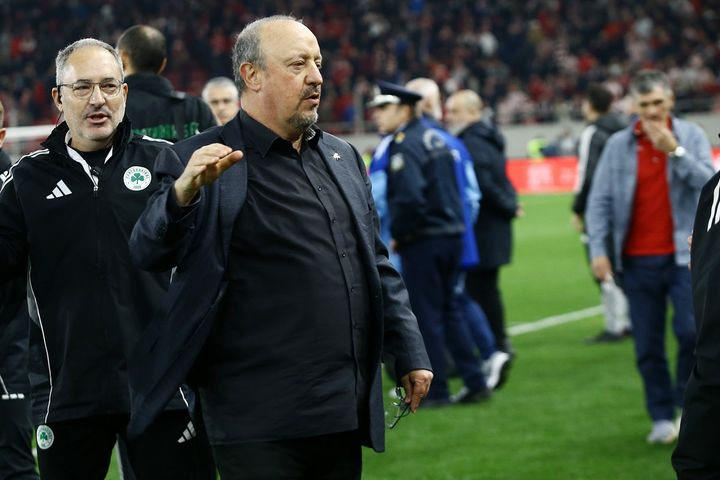 Ολυμπιακός – Παναθηναϊκός: Οι φωτογραφίες της πράσινης επικράτησης: Πώς πανηγύρισαν Μπενίτεθ και παίκτες το διπλό στο Καραϊσκάκης