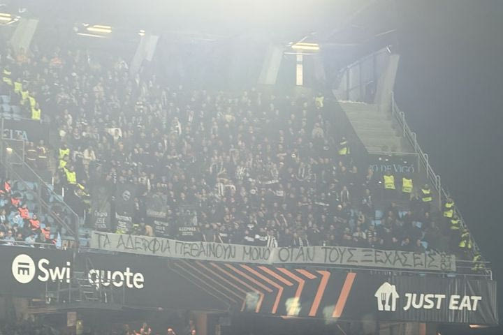 Θέλτα – ΠΑΟΚ: Το συγκινητικό πανό για τους αδικοχαμένους φιλάθλους του Δικεφάλου στη Ρουμανία