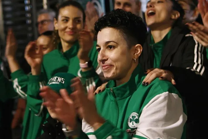 Πράσινη τρέλα στη Λεωφόρο για την ιστορική πρόκριση του Παναθηναϊκού στον τελικό του Challenge Cup: Το VIDEO του SPORT24