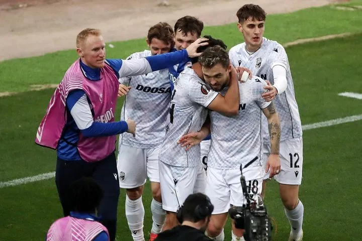 Το μακρινό ψιλοκρεμαστό σουτ του Λάντρα και η κακή εκτίμηση του Λαφόν για το 2-2 της Πλζεν