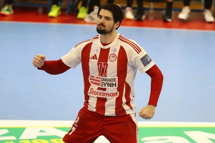 Ο Ολυμπιακός κυριάρχησε της ΑΕΚ στο τέλος και κατέκτησε το Κύπελλο