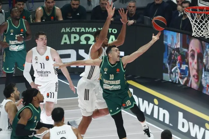 Ο Σλούκας το πήρε πάνω του, τα ηρωικά καλάθια του στο πρώτο μέρος κόντρα στη Ρεάλ