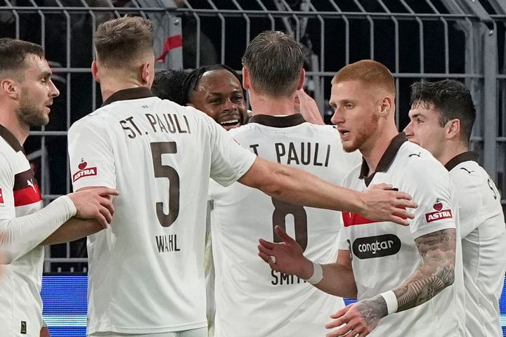 Bundesliga: Βαθιά ανάσα για τη Ζανκτ Πάουλι με σκόρερ τον Σάλιακα, το πρώτο γκολ του Κουλιεράκη δεν έφτασε στη Βόλφσμπουργκ