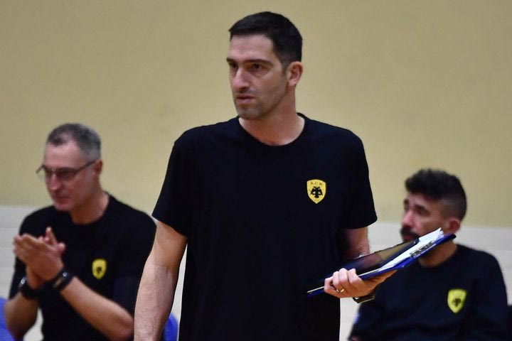 Ταμπουρατζής μετά τη νίκη της ΑΕΚ επί του ΠΑΟΚ: “Την αφιερώνουμε στο τμήμα του ποδοσφαίρου γυναικών και λέμε όχι σε κάθε μορφή βίας”