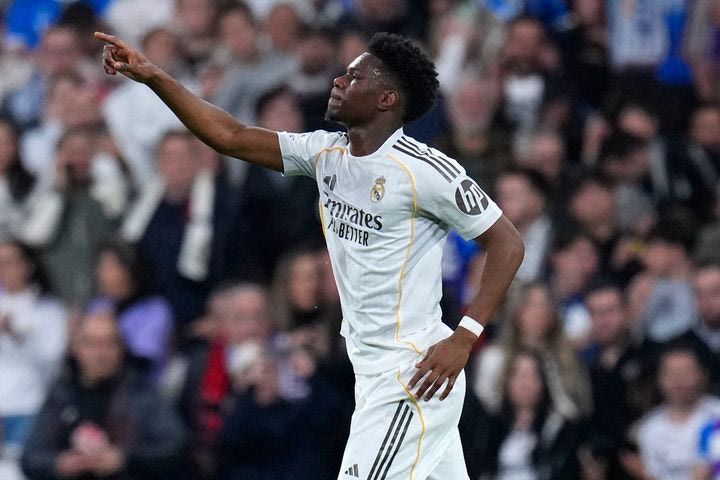 Η Ρεάλ ντούμπλαρε τις νίκες κόντρα στη μαχητική Μπενφίκα, τη λύγισε στη Μαδρίτη με Τσουαμενί και Βινίσιους