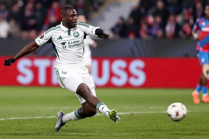 Μαγική συνεργασία: Ο Τεττέη εκτέλεσε άψογα για το 1-0 του Παναθηναϊκού, μετά από ασίστ του Ταμπόρδα