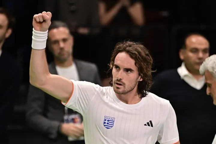 Ο Τσιτσιπάς λύγιοε τον Μαγαδάν κι έφερε στα ίσια τη σειρά με το Μεξικό