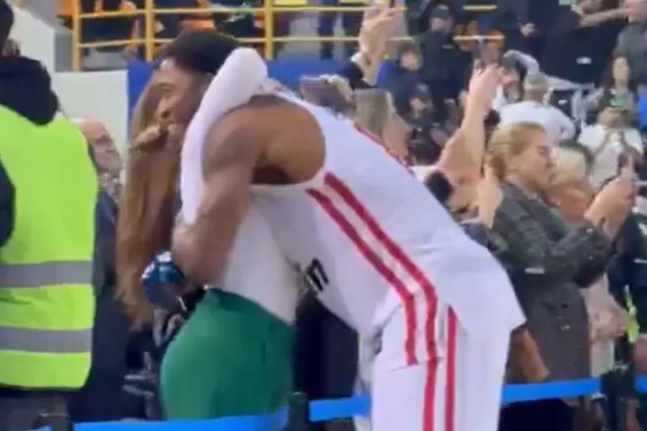 Ολυμπιακός – Παναθηναϊκός AKTOR: Η αγκαλιά του Ταϊρίκ Τζόουνς στην σύζυγο του Τζέριαν Γκραντ, Έμιλι