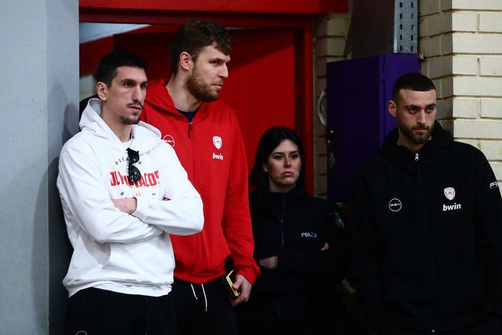 Ολυμπιακός: Βεζένκοβ, Λαρεντζάκης και Νετζήπογλου βρέθηκαν στο ΣΕΦ για να παρακολουθήσουν την ομάδα γυναικών