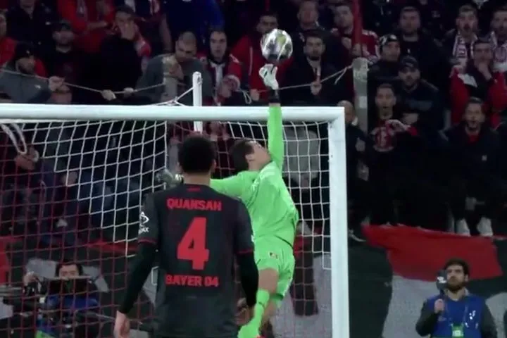 Τι πήγε να βάλει ο Μαρτίνς; Ο Πορτογάλος έπιασε ένα εκπληκτικό σουτ και ανάγκασε τον Μπλάσβιχ σε μεγάλη επέμβαση