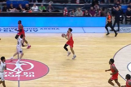 Το ασύλληπτο τρίποντο του Μάλκολμ στο Χάποελ Τελ Αβίβ - Αρμάνι