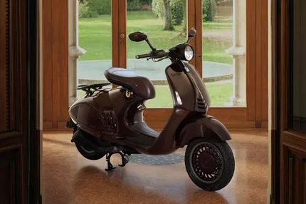 H Vespa στη χρονιά του αλόγου με την εντυπωσιακή 946 Horse