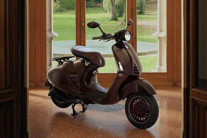 H Vespa στη χρονιά του αλόγου με την εντυπωσιακή 946 Horse