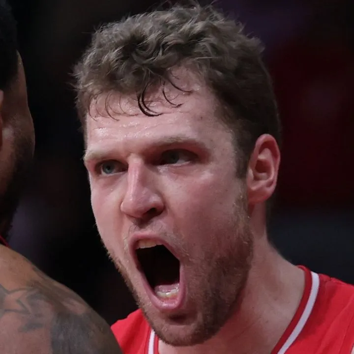 Η στιγμή που ο Βεζένκοβ "κρυφάκουσε" κι ο Ολυμπιακός που ενθουσιάζεται από την κλάση του