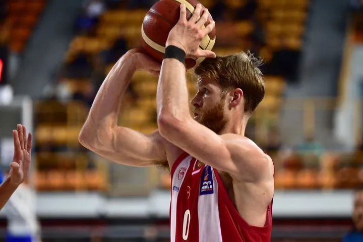 Βροχή ερυθρόλευκων τριπόντων: Επτά εύστοχα στο πρώτο δεκάλεπτο ο Ολυμπιακός