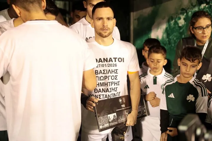 Ο Ζίβκοβιτς έδωσε αναμνηστική πλακέτα στον Μπακασέτα για τη συμπλήρωση 118 χρόνων του Παναθηναϊκού