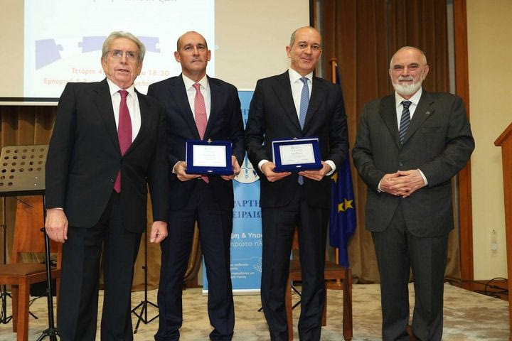 Ολυμπιακός: Παναγιώτης και Γιώργος Αγγελόπουλος βραβεύτηκαν για την στήριξή τους στον αγώνα κατά του καπνίσματος