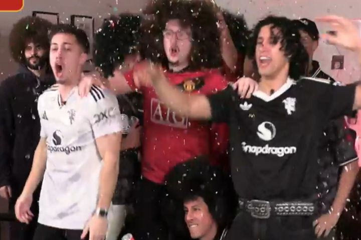 Ο ακούρευτος φίλαθλος της Γιουνάιτεντ έκανε live stream την ώρα του αγώνα με την Γουέστ Χαμ και συγκέντρωσε απίθανο νούμερο θεατών